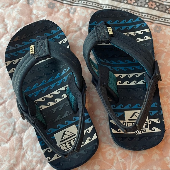 Reef Toddler flip-flips w/elastic sling back. Very good used condition. Sz 3-4 - Picture 2 of 6